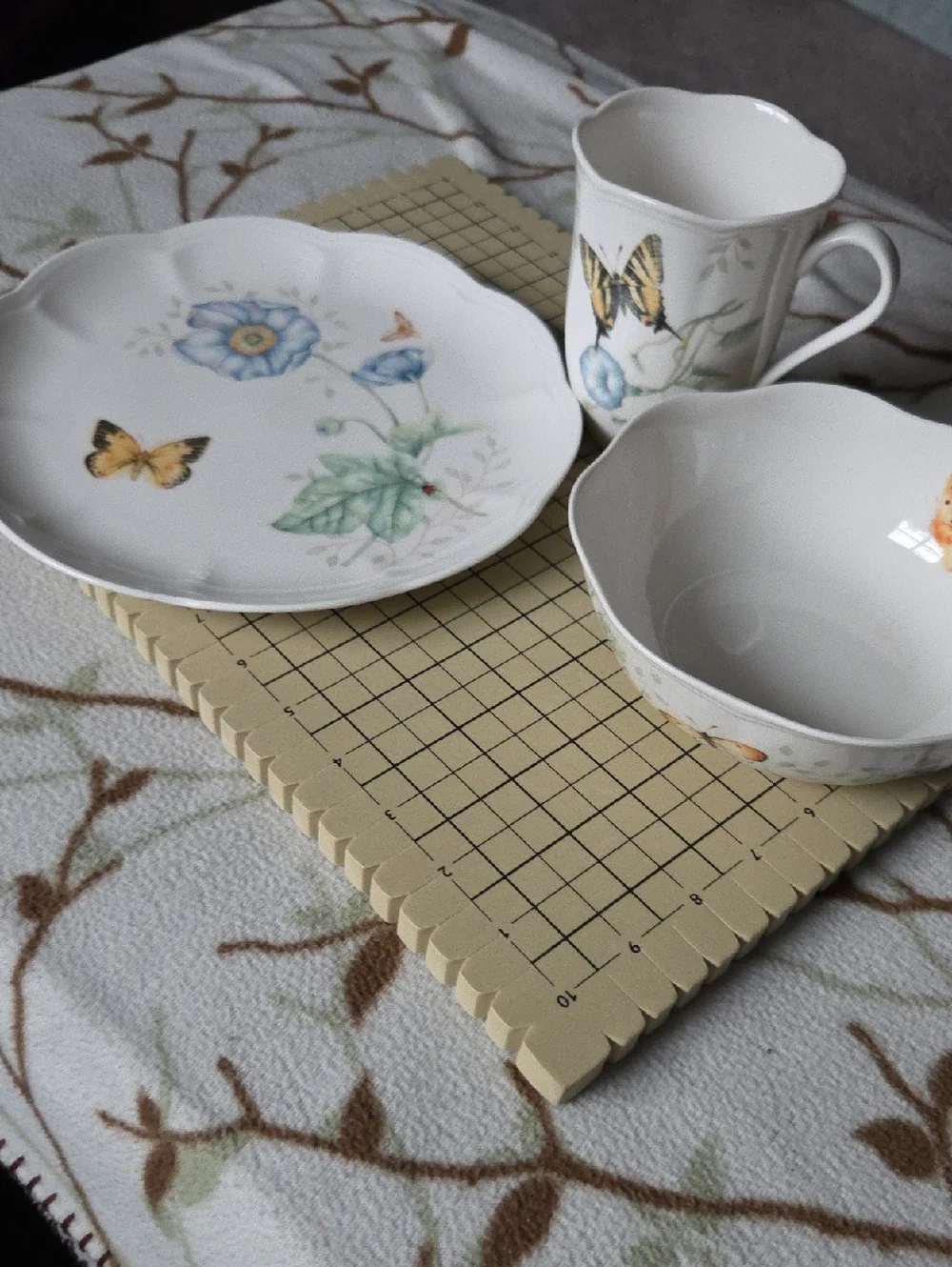 Lenox Gift Butterfly Meadow Monarch SwallowtaiButterfly Plate Bowl & Mug Set